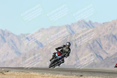 media/Dec-01-2025-Moto Forza (Mon) [[2daa91e15f]]/3-Beginner Group/Session 4 Turn 9/